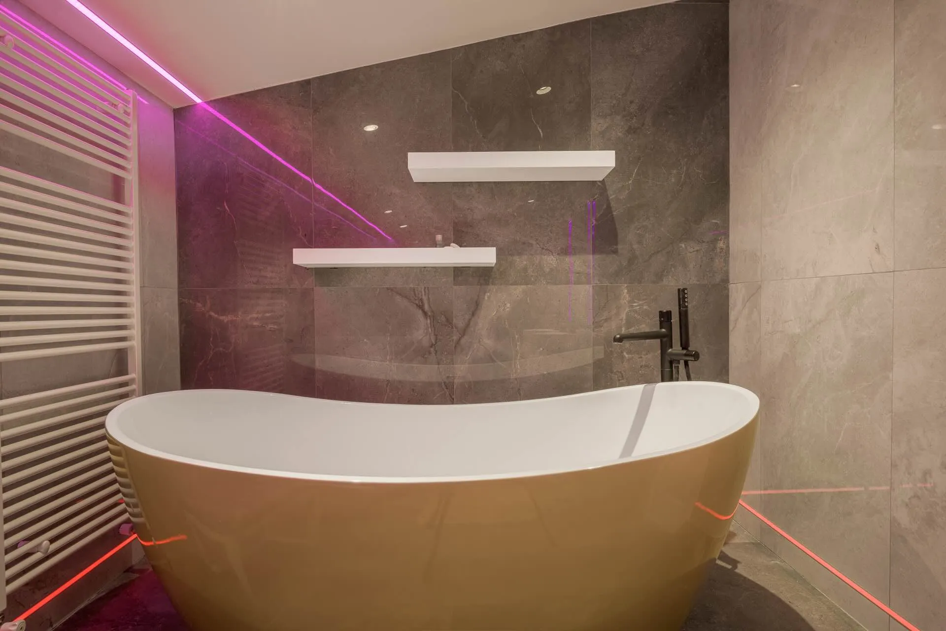 Apartament pentru miri — Ambasad'Or Events